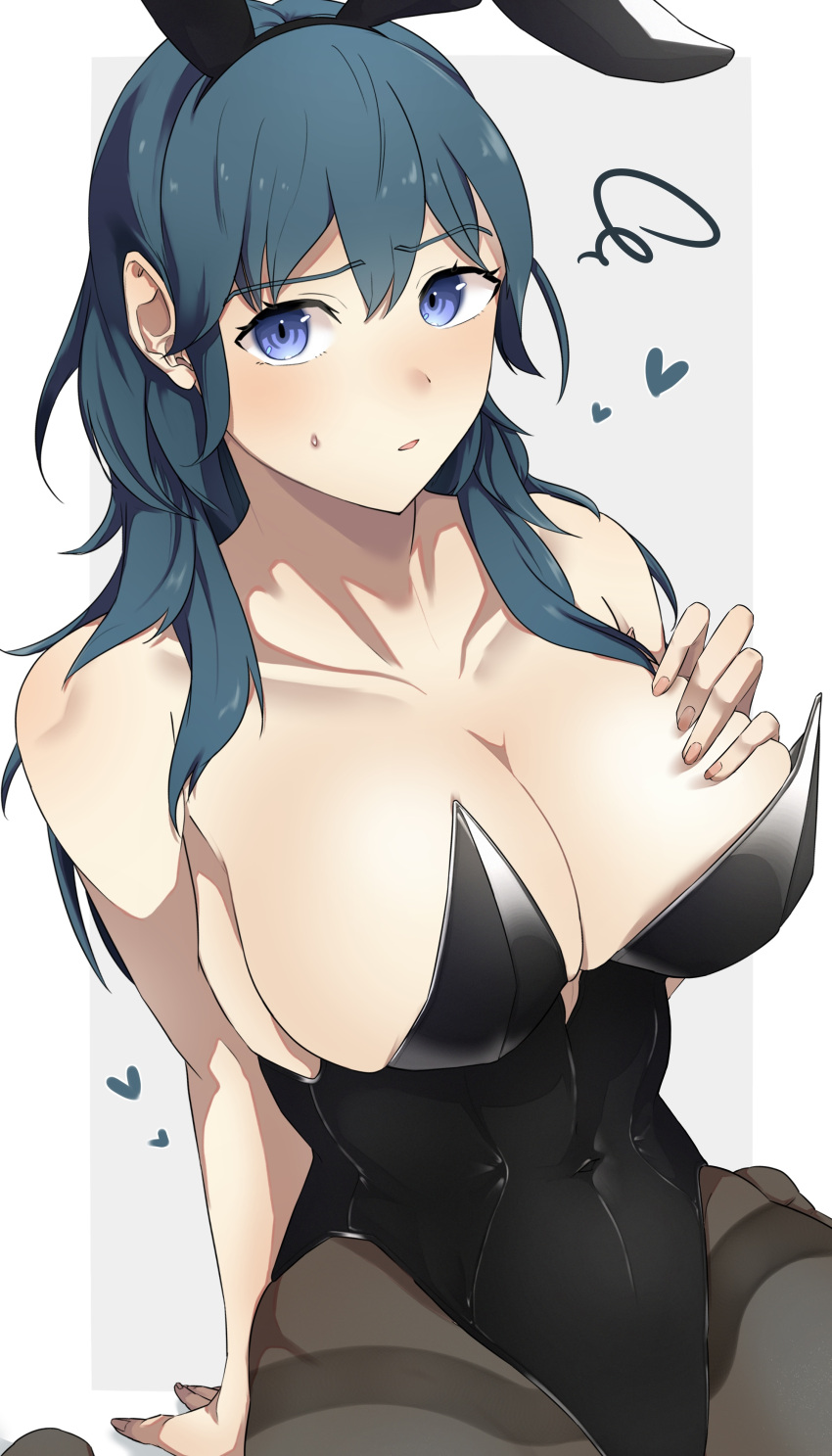 1girl 1girl 1girl verführerisches alternatives_kostüm große_brüste blaue_augen hasenohren bunny_girl bunnysuit byleth_(fire_emblem) byleth_(fire_emblem)_(weiblich) ausschnitt nur weiblich_fire_emblem fire_emblem:_drei_häuser, die_den_zuschauer betrachten, nintendo, shikohatsu, schweiß, teal_hair