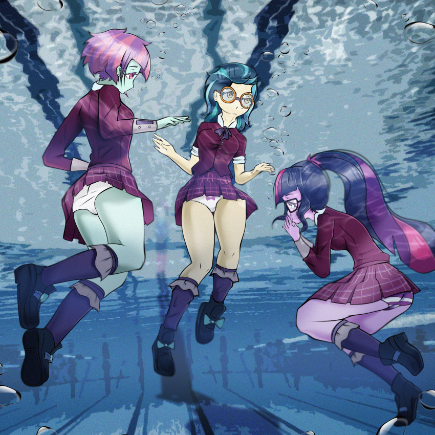 3girls Arsch Brüste Kleidung Equestria_Girls weiblich Freundschaftsspiele Freundschaft ist Magie Brille Hasbro High_Res Indigo_Zap Indigo_Zap_(MLP) Kamushek228 Kniestrümpfe Beine Mein_kleines_Pony Höschen Karierter_Rock Faltenrock Pferdeschwanz Schleife Schuluniform Sci-Twi Sci-Twi_(MLP) Schuhe Rock Socken gestreifte_Unterwäsche Sunny_Flare Sunny_Flare_(MLP) Schwimmbad Tagme Schenkel Trio Trio_weiblich Twilight_Sparkle Twilight_Sparkle_(MLP) Unterwasser Unterwäsche Upskirt weiße_Unterwäsche