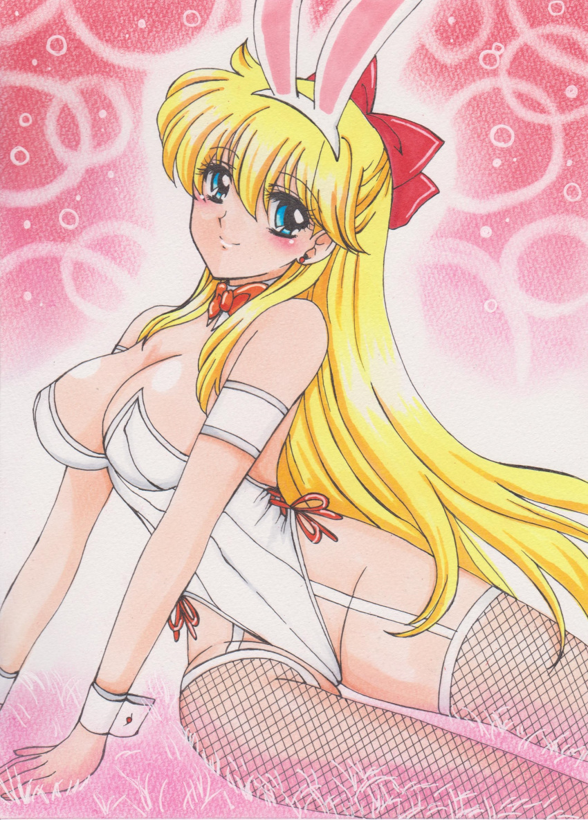 1girl 1girl absurd_res aino_minako verführerisch animal_ears Armband bad_id bad_pixiv_id big_breasts bishoujo_senshi_sailor_moon blonde_hair blue_eyes blush Schleife Bowtie Blase Bustier Manschetten Ohrringe fake_animal_ears Female_focus Fishnet_thighhighs Fischnetze Strumpfhalter Hair_ribbon High_Res Schmuck Trikot Long_hair looking_at_viewer minako_aino playboy_bunny hase_ohren rascal_(n119) rote_schleife band lächeln strümpfe traditionelle_medien sehr_langes_haar handgelenksmanschetten